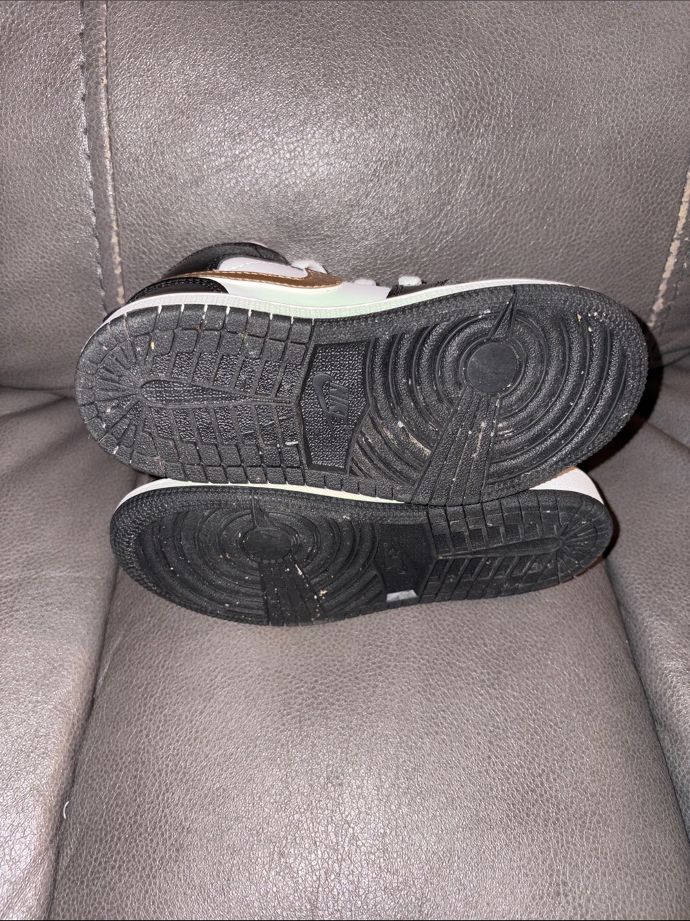 Nike Kids White Black Gold High-Top Sneakers Air Jordan - Picture 7 of 9
